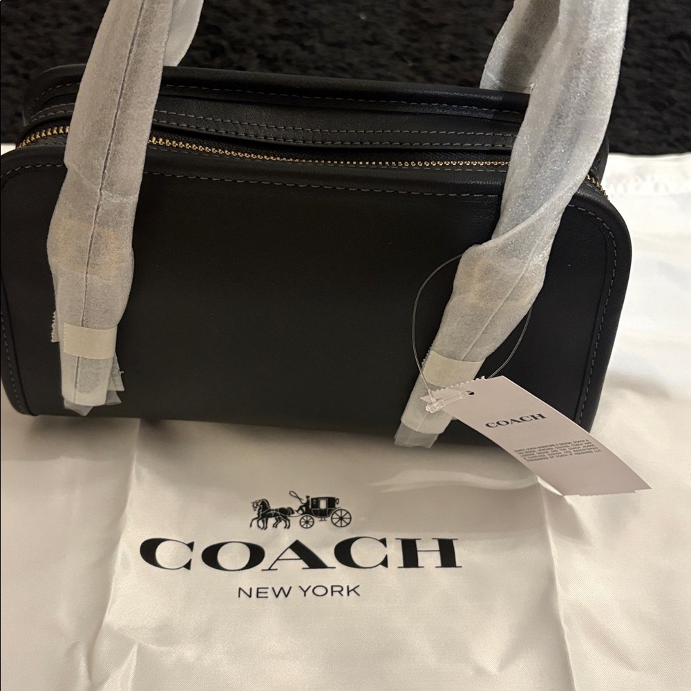 Brand New Coach original Swing Zip Bag 20 Black Leather long handle shoulder bag